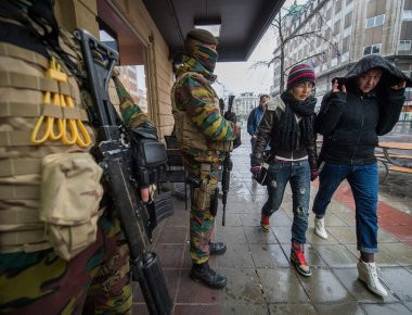 Επίθεση με μαχαίρι σε στρατιώτες στις Βρυξέλλες - Νεκρός ο δράστης (φωτό)